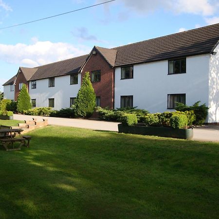 The Boars Head Hotel Sudbury  المظهر الخارجي الصورة