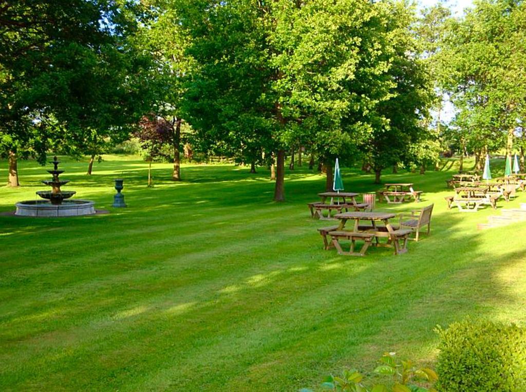 The Boars Head Hotel Sudbury  المظهر الخارجي الصورة