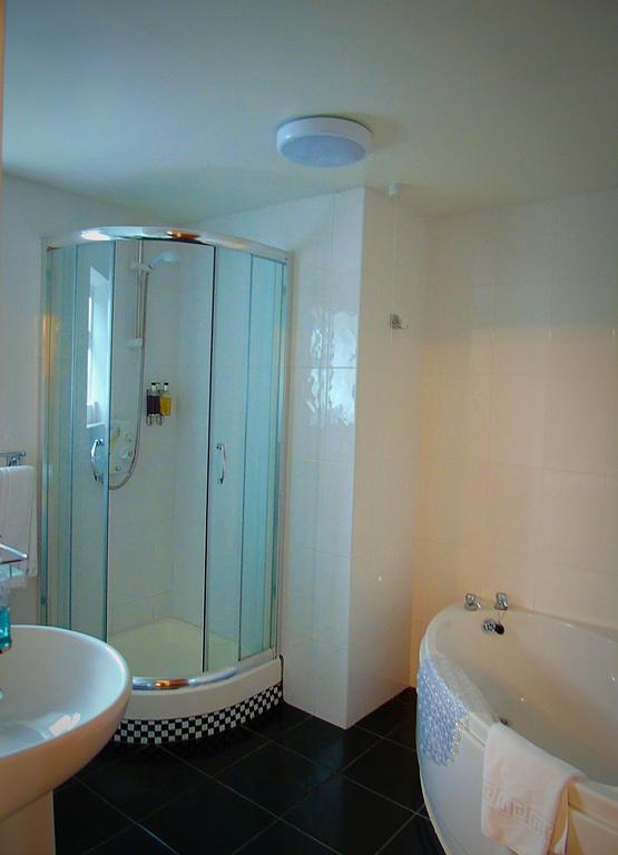 The Boars Head Hotel Sudbury  المظهر الخارجي الصورة